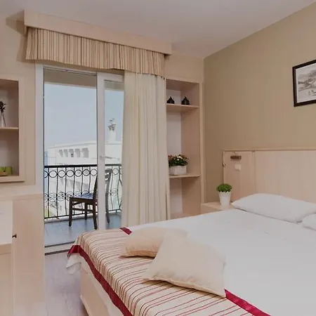 Hotel apartamentowy Ileri & Çeşme