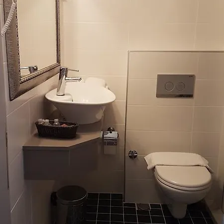 Apartmanhotel Ileri & *