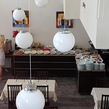 伊勒里公寓式酒店 *